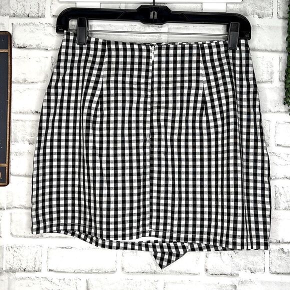 LuLu’s Collegiate Class Black and White Gingham Mini Skirt Country Farmhouse - Picture 5 of 10